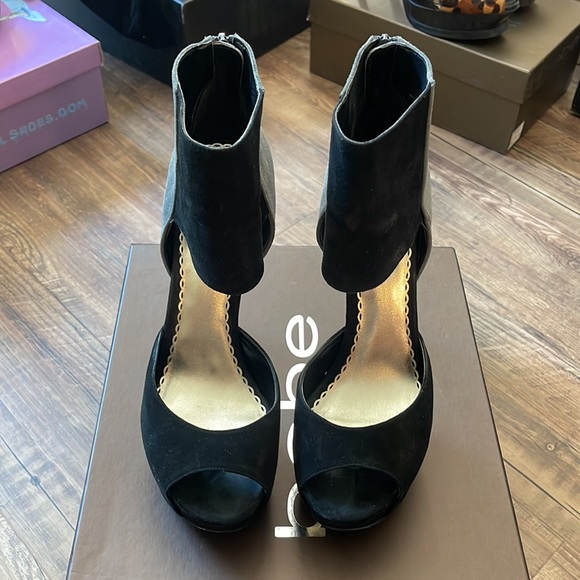 Bebe Black, Gray, and Turquoise Heels! - Picture 2 of 5